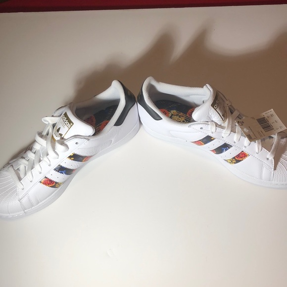 NEW Adidas superstars - Picture 6 of 8